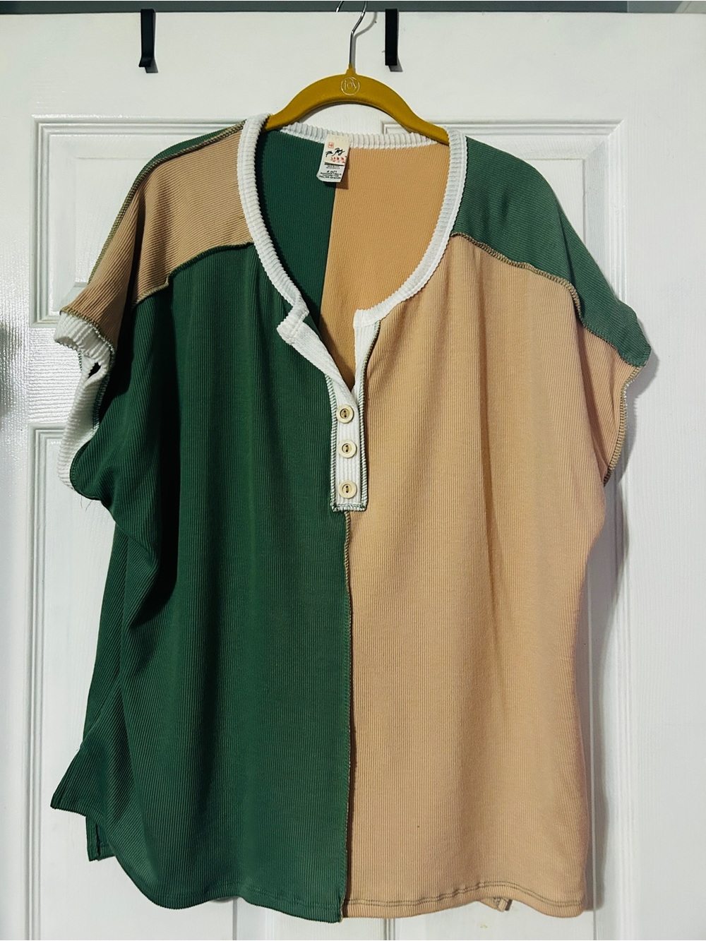 NWOT 7th Ray Green & Tan Colorblock Short Sleeve Henley Top